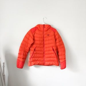 ✨3 DAYS LEFT TO PURCHASE✨ Arc’teryx Orange Puffer